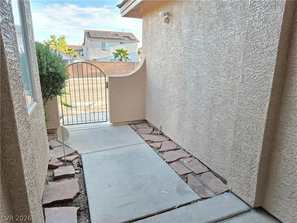 $2,350 | 9620 West Gilmore Avenue, Las Vegas, NV 89129