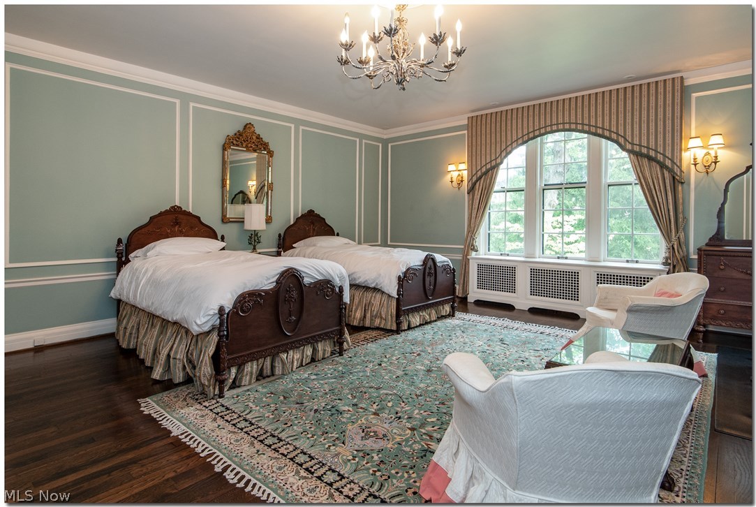 2467 Stratford Road Cleveland, OH 44118 - Photo 22 of 35 Owner suite # two.