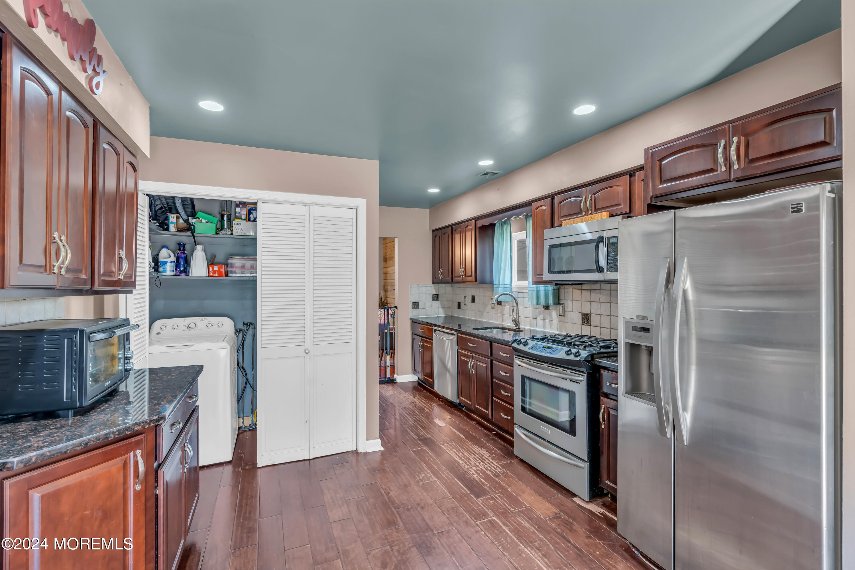 293 Broad Street Matawan, NJ 07747 - Photo 14 of 29 Kitchen5