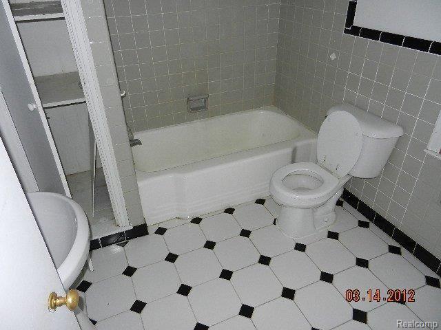 16815 Edinborough Road Detroit, MI 48219 - Photo 19 of 24 DSCN2188.JPG