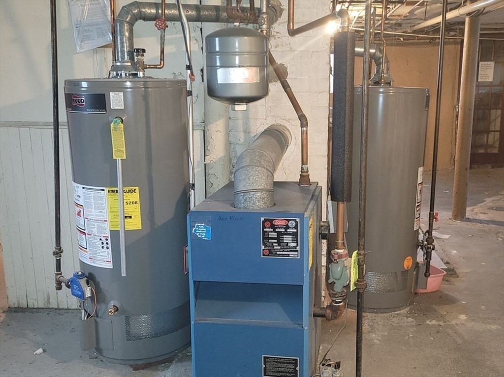 300 Read Street Somerset, MA 02726 - Photo 8 of 9 a view of living room