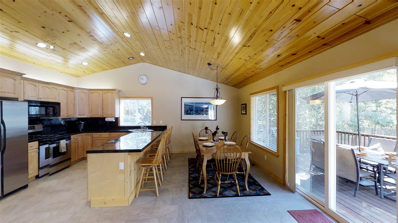 10215 Columbine Road Truckee, CA 96161 - Photo 3 of 14 Gallery Image 3