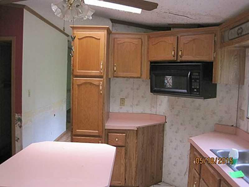196 Whiteshill Road Rochester, PA 15074 - Photo 7 of 10 Kitchen.