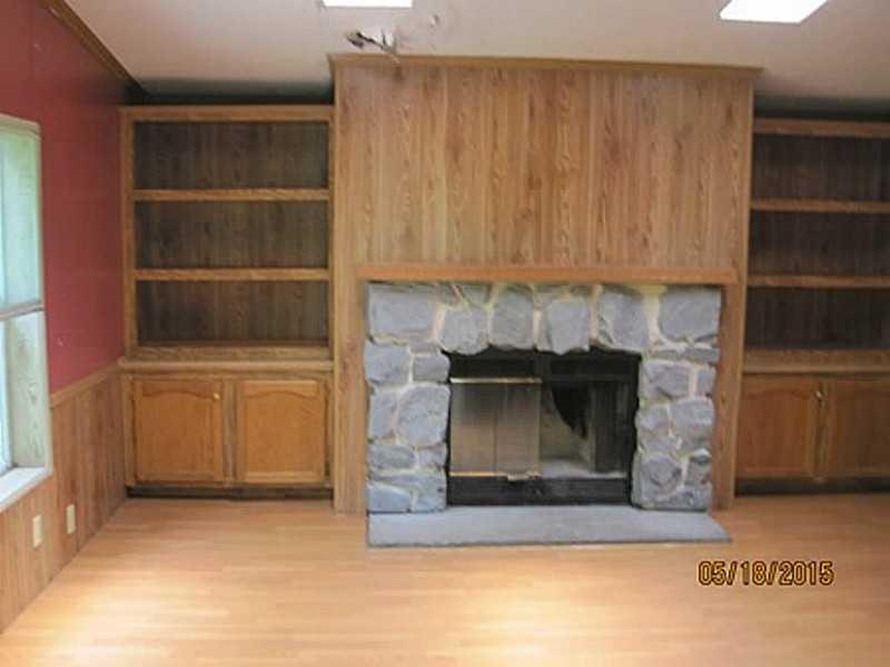 196 Whiteshill Road Rochester, PA 15074 - Photo 8 of 10 Den/Family/Great Room.