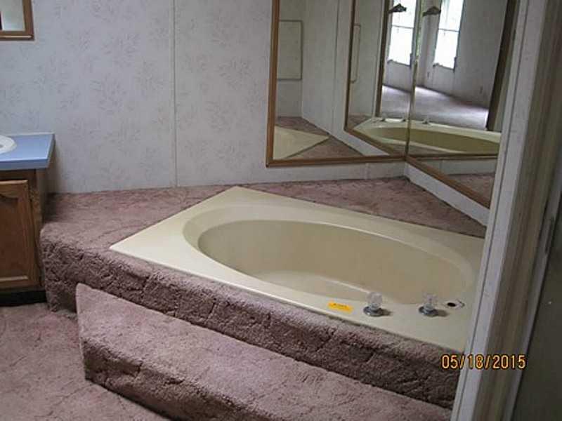 196 Whiteshill Road Rochester, PA 15074 - Photo 9 of 10 Full Bath.