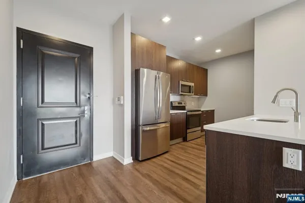 $3,950 | 295 Polifly Road, Unit 608, Hackensack, NJ 07601