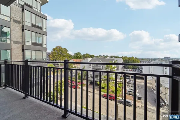 $3,950 | 295 Polifly Road, Unit 608, Hackensack, NJ 07601