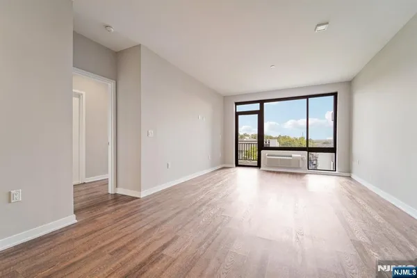 $3,950 | 295 Polifly Road, Unit 608, Hackensack, NJ 07601