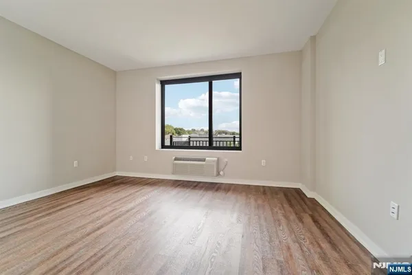 $3,950 | 295 Polifly Road, Unit 608, Hackensack, NJ 07601