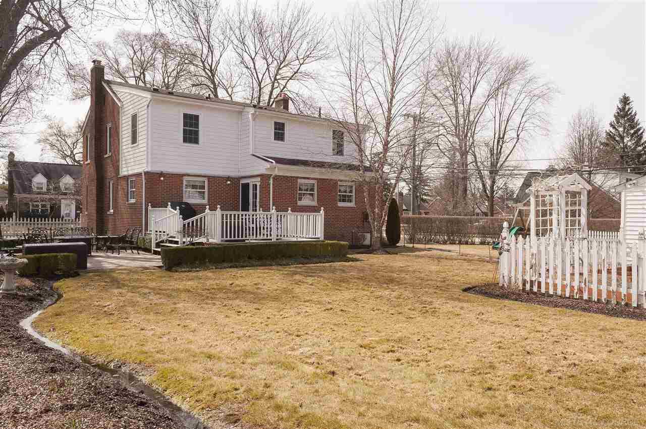 1652 Hawthorne Road Grosse Pointe, MI 48236 - Photo 53 of 55 31346344-52.JPG