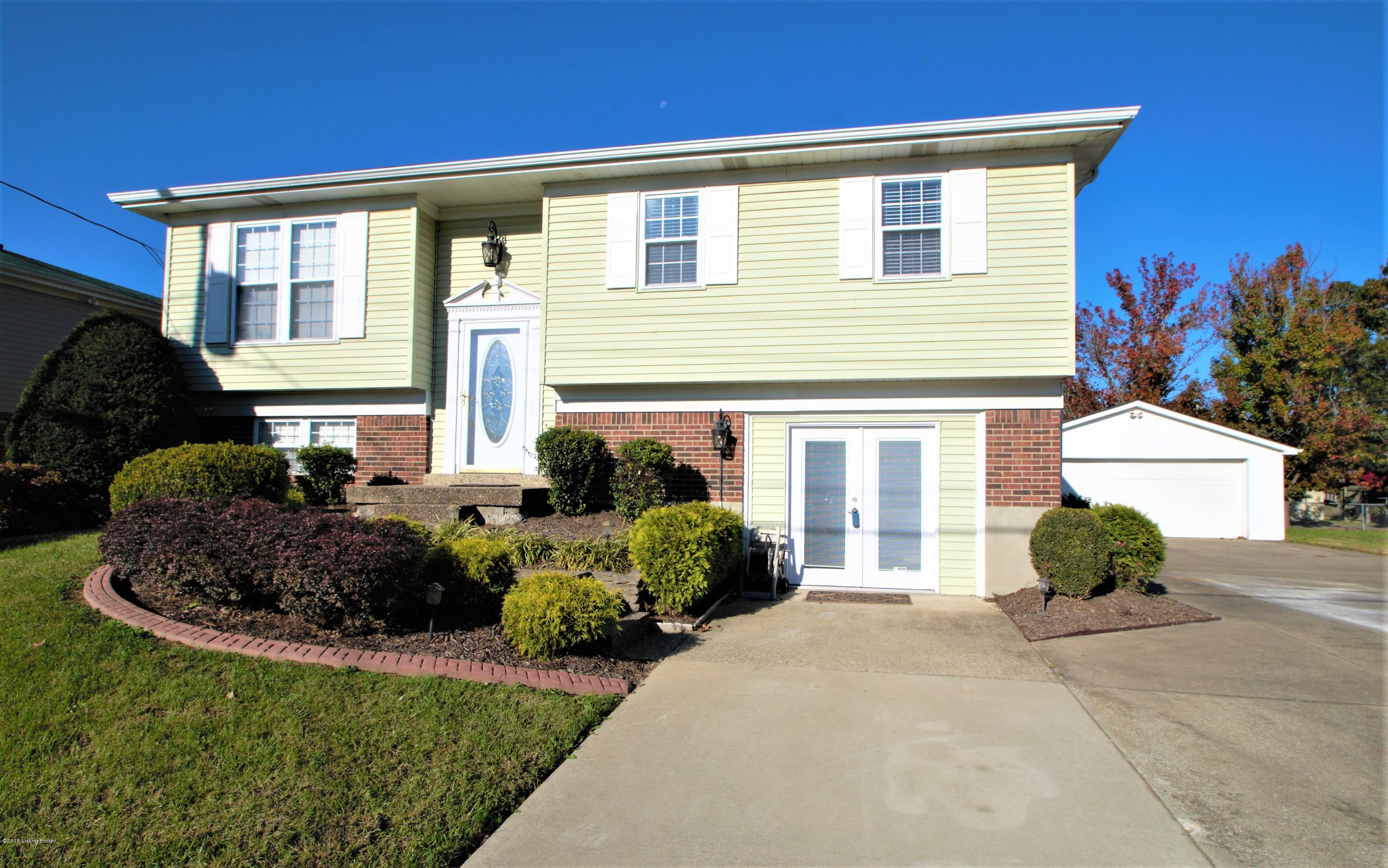 11302 Angelina Road Louisville, KY 40229 - Photo 4 of 37 DSC_1237