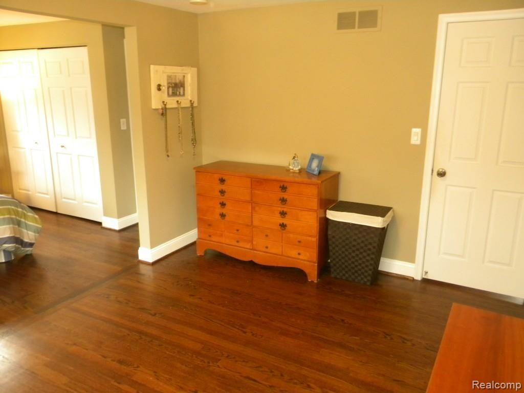 739 Lynndale Drive Rochester, MI 48309 - Photo 21 of 44 DSCN6078.jpg