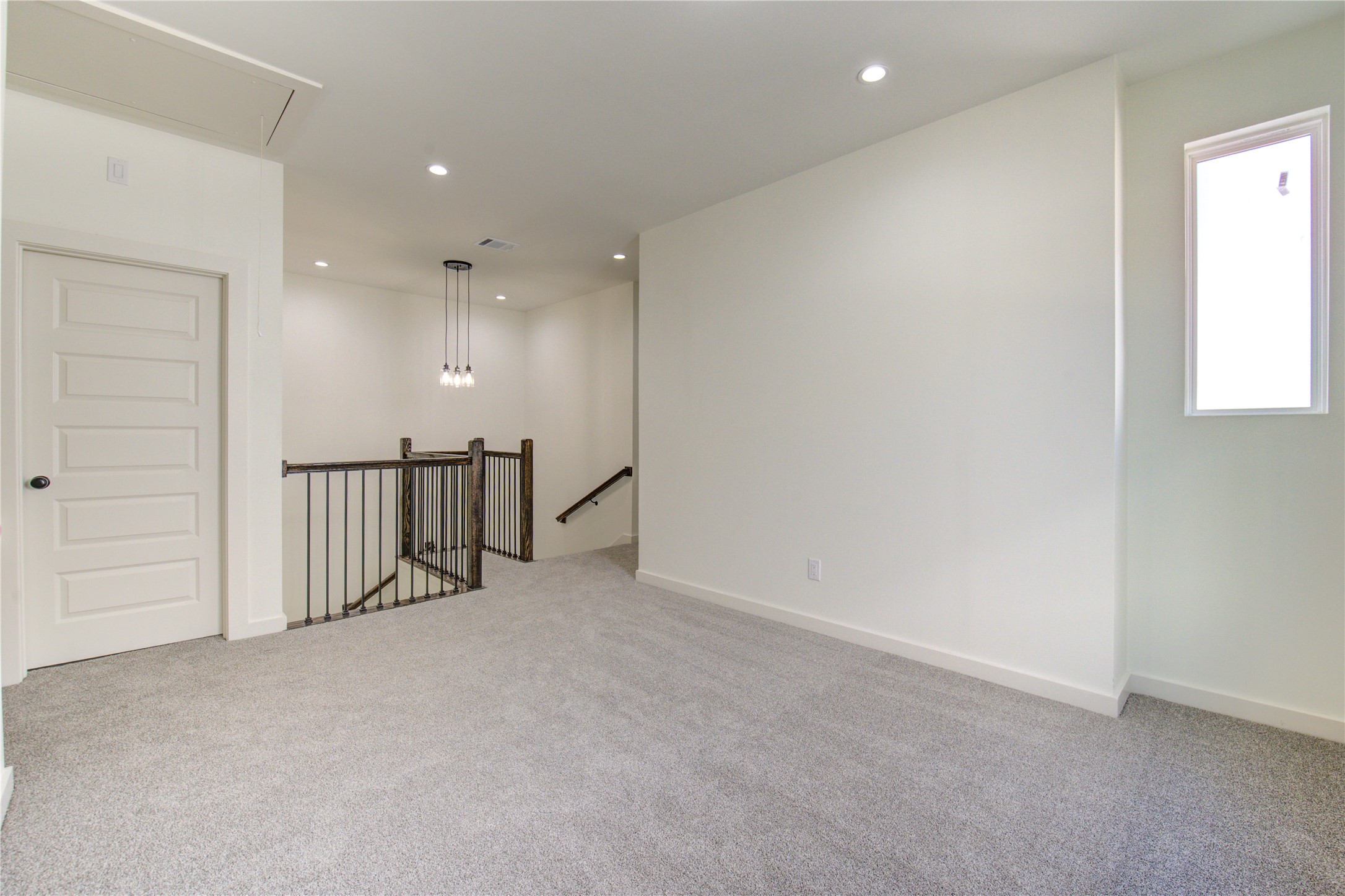 2931 El Fenice Lane Houston, TX 77057 - Photo 18 of 46 an empty room with windows