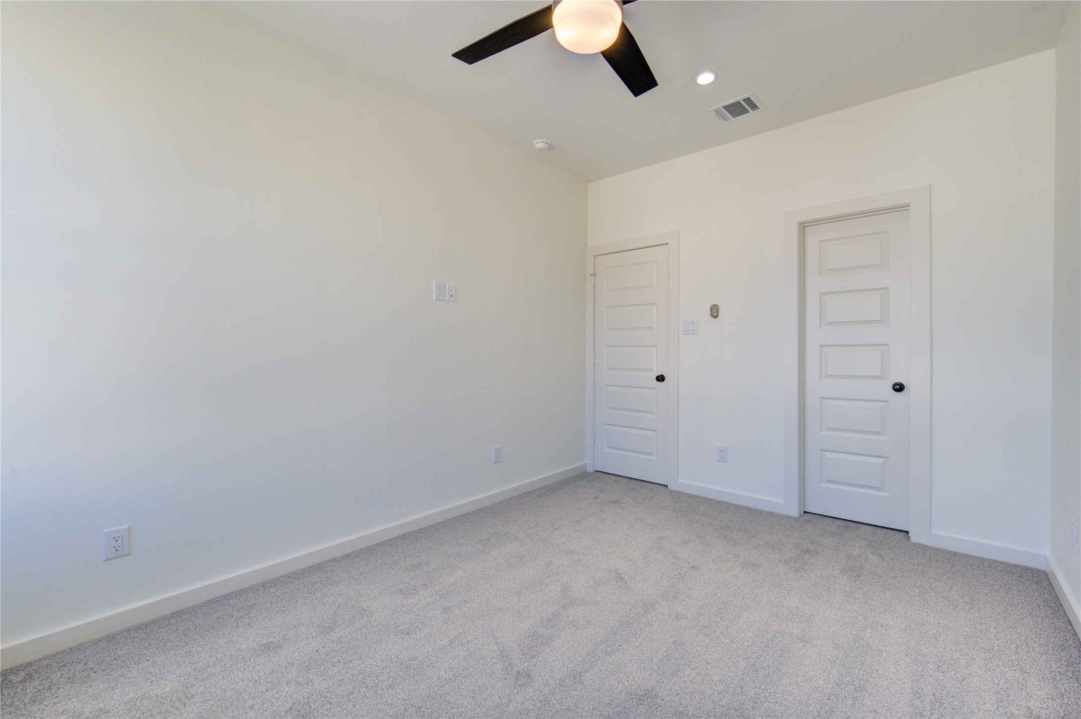 2931 El Fenice Lane Houston, TX 77057 - Photo 19 of 46 an empty room with chandelier fan