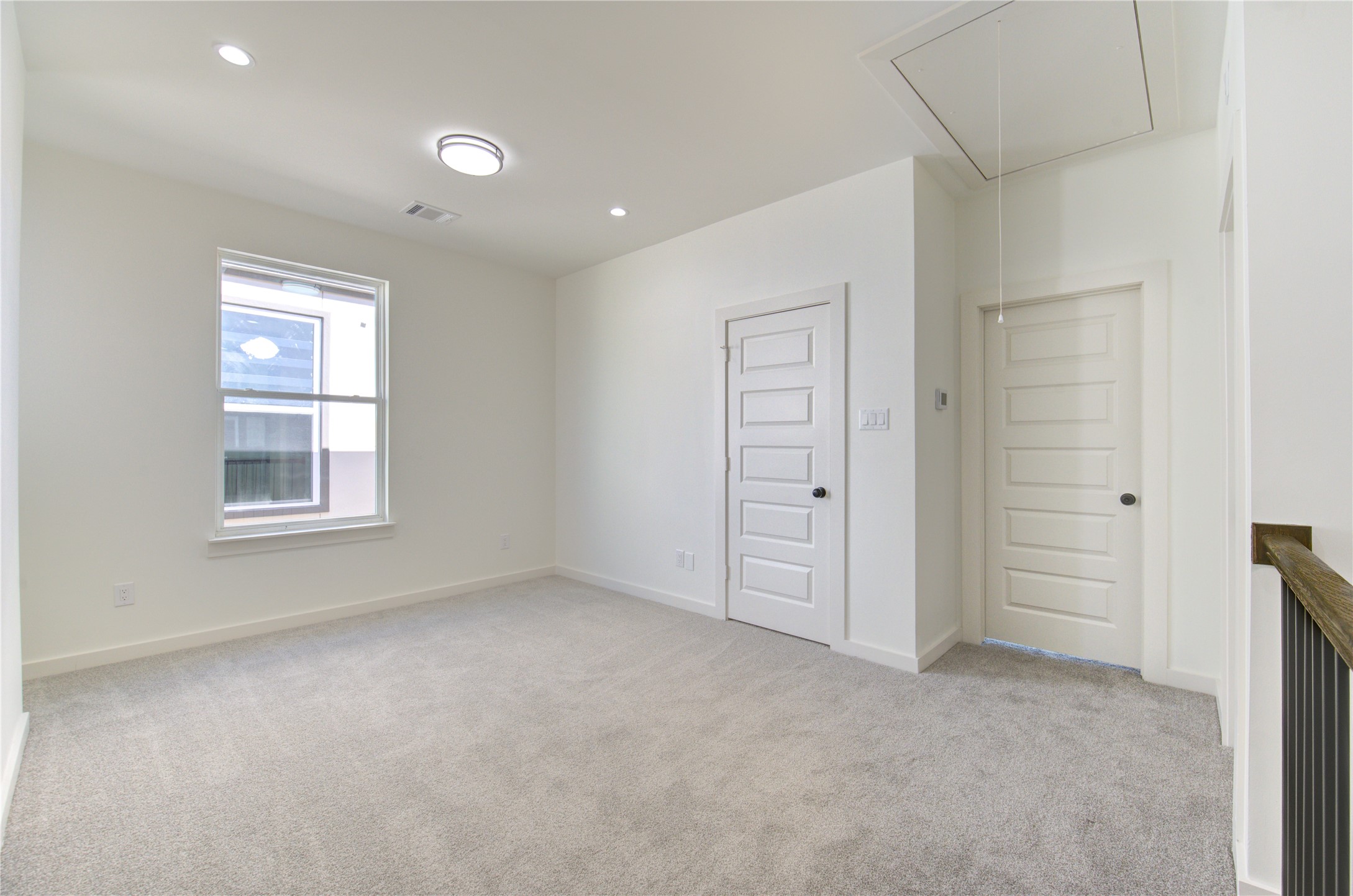 2931 El Fenice Lane Houston, TX 77057 - Photo 20 of 46 an empty room with windows and closet