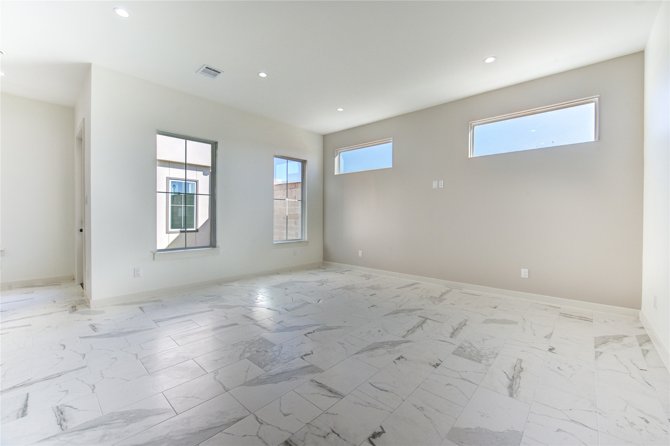 2931 El Fenice Lane Houston, TX 77057 - Photo 40 of 46 a view of an empty room with windows