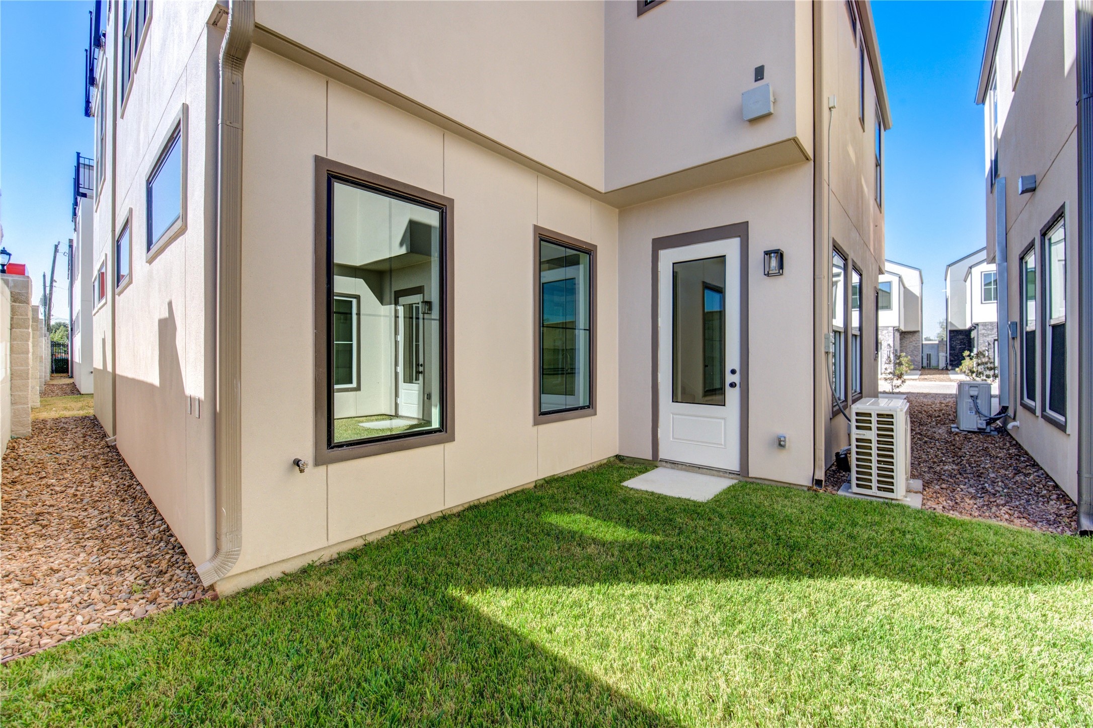 2931 El Fenice Lane Houston, TX 77057 - Photo 42 of 46 a view of back yard of porch