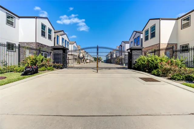 $3,200 | 2931 El Fenice Lane, Houston, TX 77057