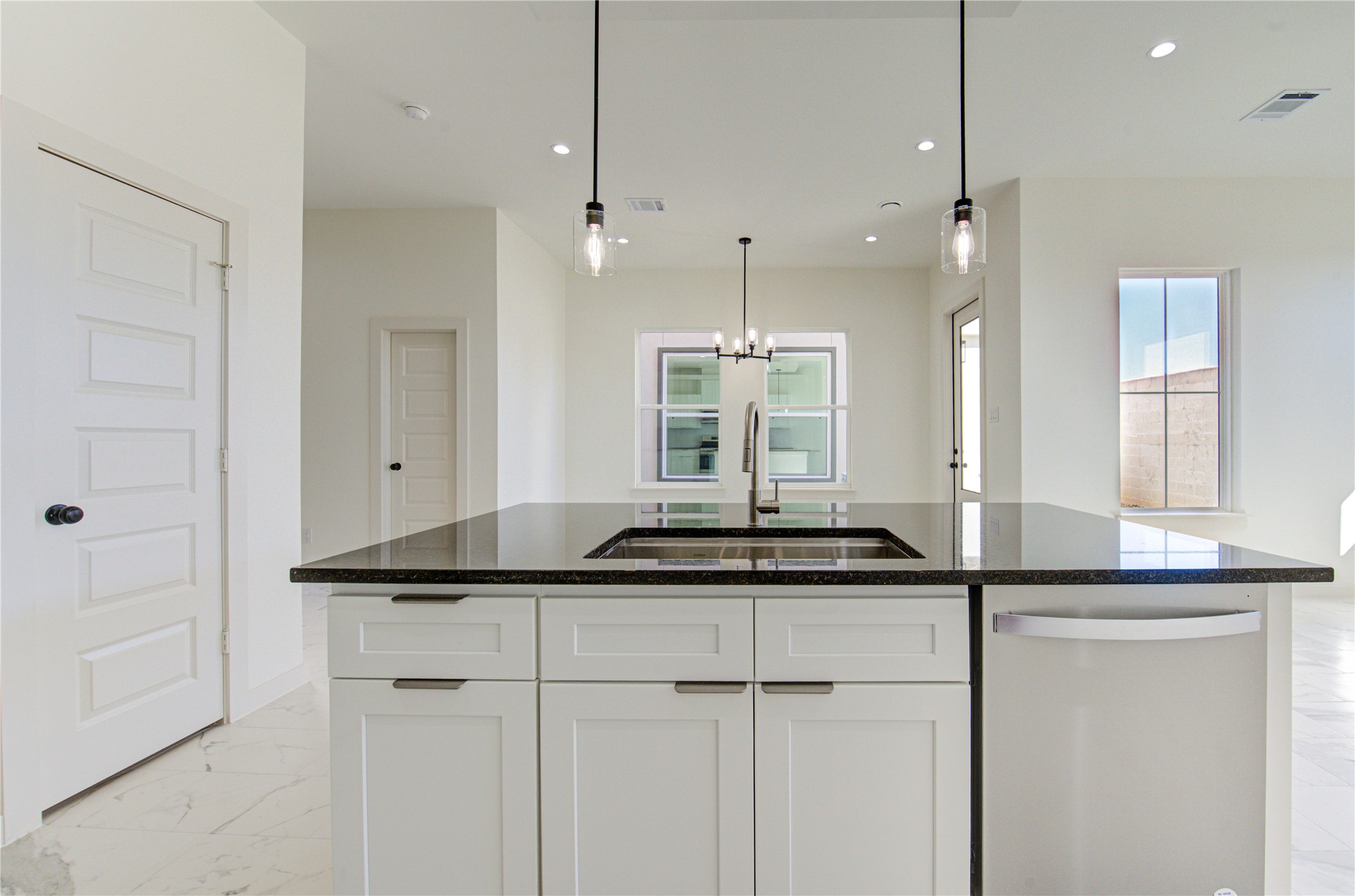2931 El Fenice Lane Houston, TX 77057 - Photo 10 of 46 a kitchen with granite countertop kitchen island and stainless steel appliances