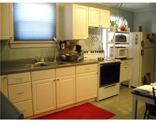 100 College Avenue McKees Rocks, PA 15136 - Photo 17 of 17 Kitchen.