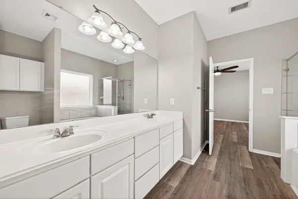 $2,300 | 2810 Meadowbrook Lane, Rosenberg, TX 77471