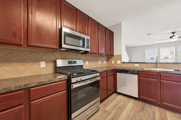 $2,300 | 2810 Meadowbrook Lane, Rosenberg, TX 77471