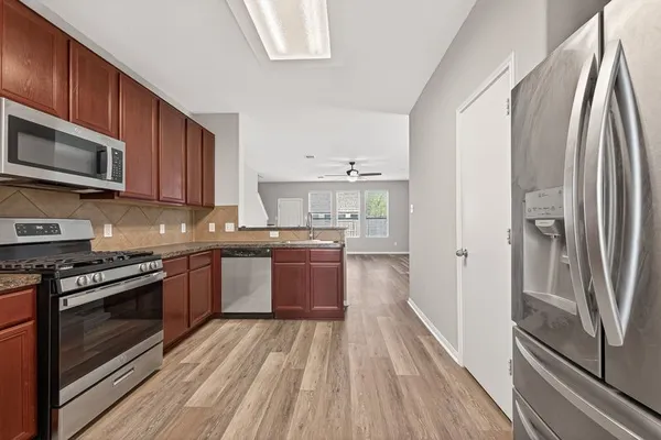 $2,300 | 2810 Meadowbrook Lane, Rosenberg, TX 77471