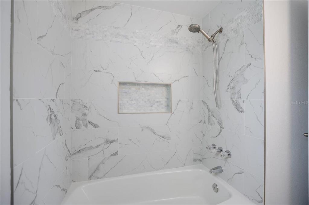 3485 Roslyn Road Venice, FL 34293 - Photo 13 of 16 Gallery Image 13