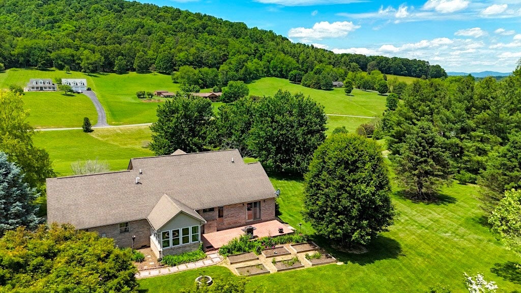 903 Country View Road Rural Retreat, VA 24368 - Photo 5 of 42 Gallery Image 5