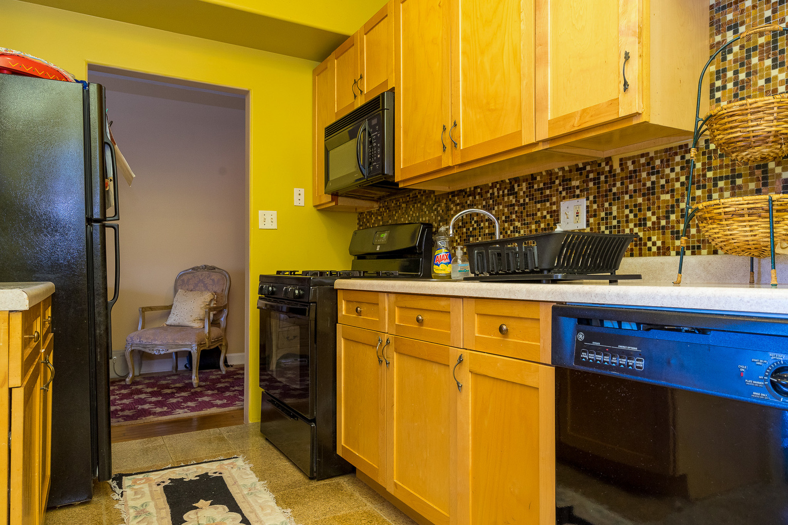7645 South Yates Boulevard, Unit 1S Chicago, IL 60649 - Photo 7 of 23 a bathroom with a sink a mirror and shower