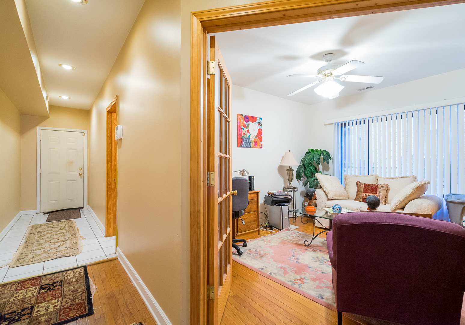 7645 South Yates Boulevard, Unit 1S Chicago, IL 60649 - Photo 9 of 23 a living room with furniture and a window