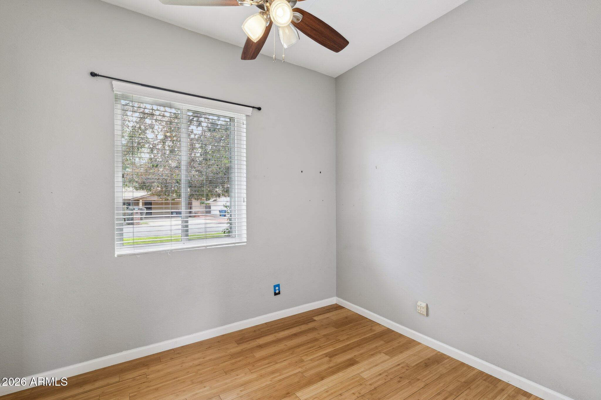 702 West Why Worry Lane Phoenix, AZ 85021 - Photo 23 of 53 an empty room with a window