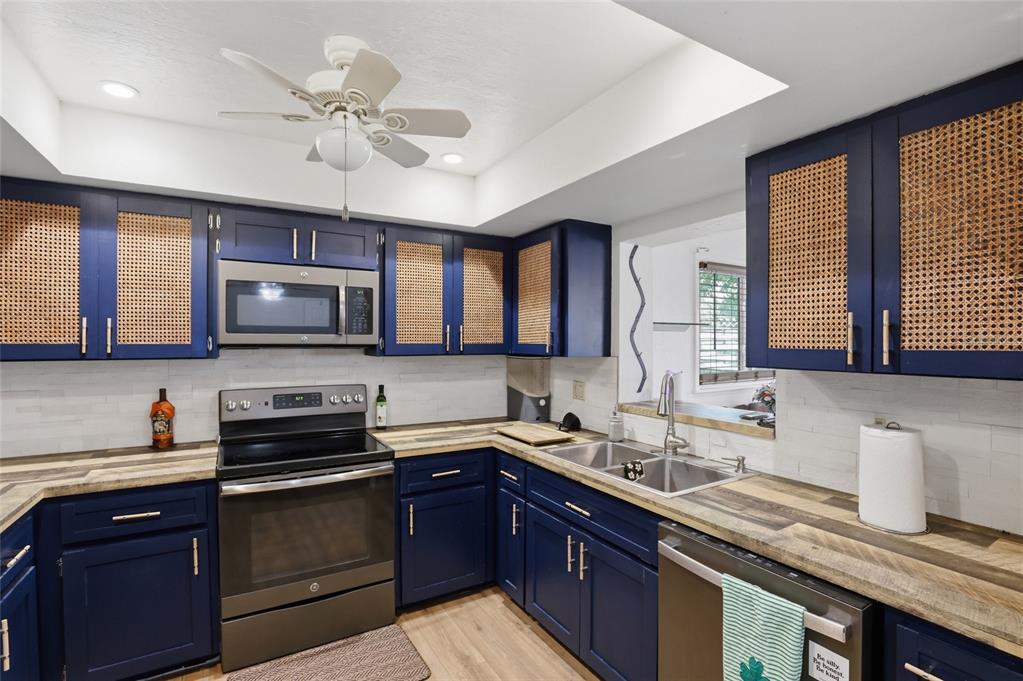 4576 Bliss Road Sarasota, FL 34233 - Photo 12 of 40