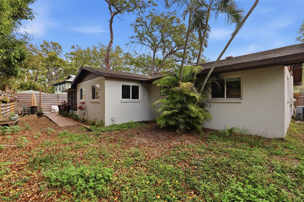 4576 Bliss Road Sarasota, FL 34233 - Photo 30 of 40