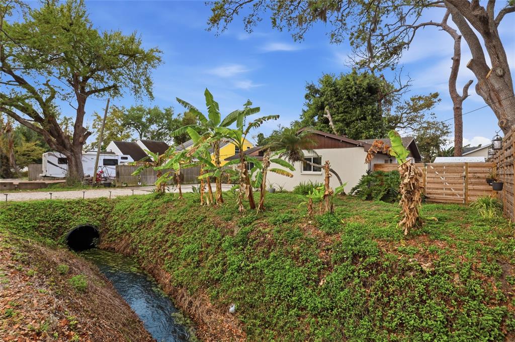 4576 Bliss Road Sarasota, FL 34233 - Photo 4 of 40