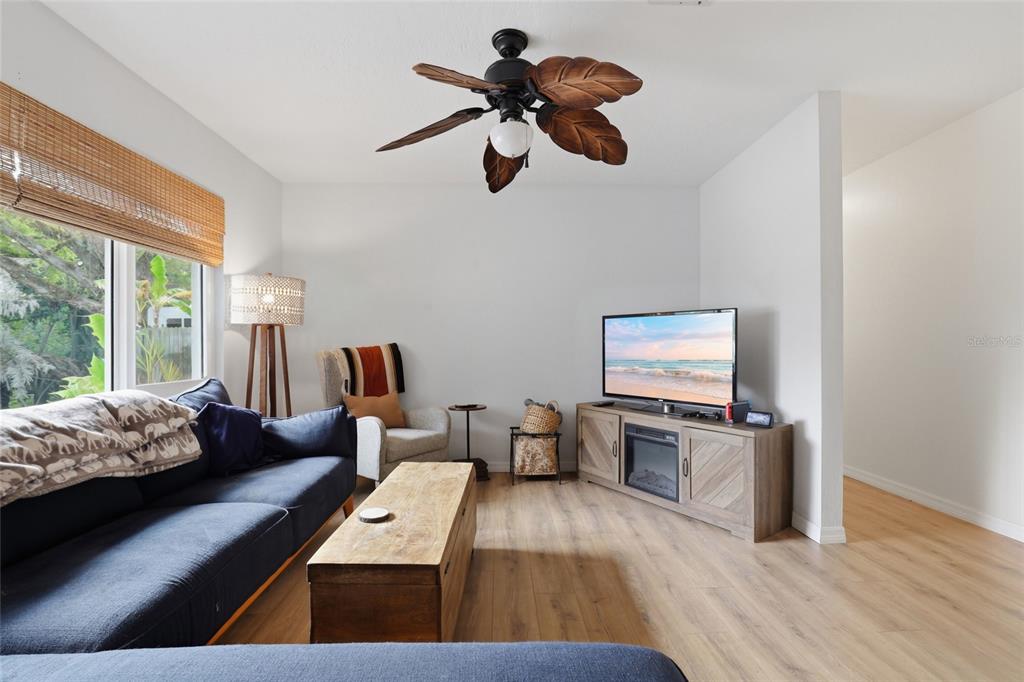 4576 Bliss Road Sarasota, FL 34233 - Photo 8 of 40