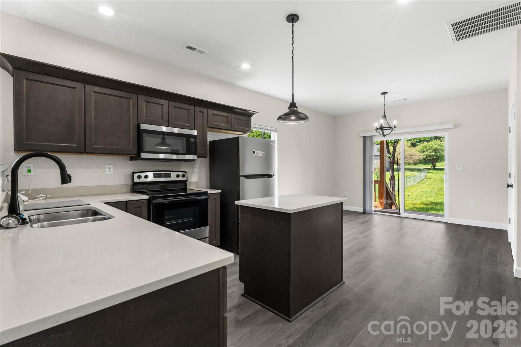 208 Nottingham Street York, SC 29745 - Photo 7 of 23