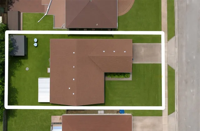 a view of an outdoor space