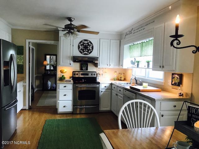 3000 Rouse Road Kinston, NC 28504 - Photo 5 of 19 3000 Rouse kitchen
