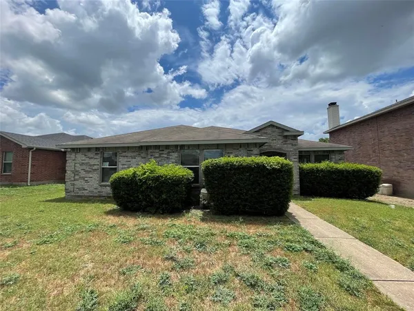 $2,195 | 1420 Bumble Bee Drive, Lancaster, TX 75134