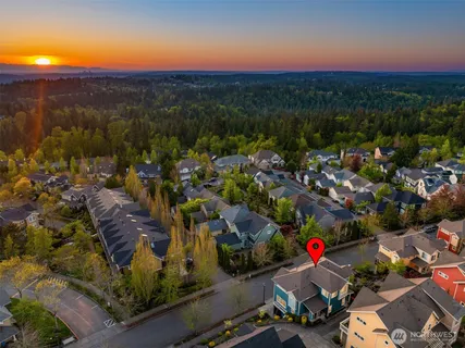 $850,000 | 1936 17th Avenue Northeast, Issaquah, WA 98029