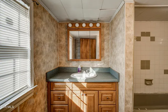 $199,900 | 377 Henson Road, Bristol, TN 37620