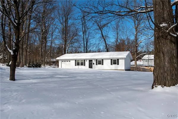 $2,350 | 57 Beechwood Road, New Hartford, NY 13413