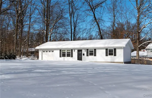 $2,350 | 57 Beechwood Road, New Hartford, NY 13413