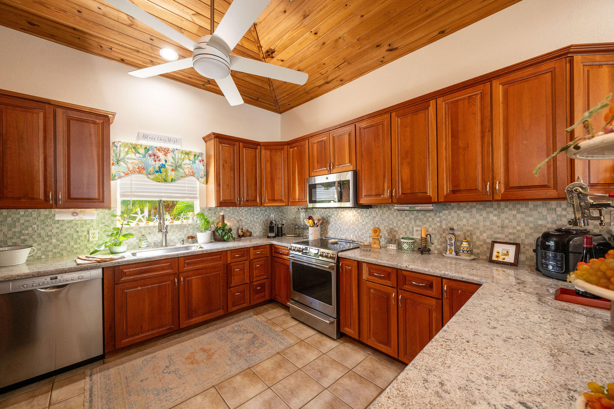 16805 Tamarind Road Sugarloaf, FL 33042 - Photo 27 of 74 Kitchen