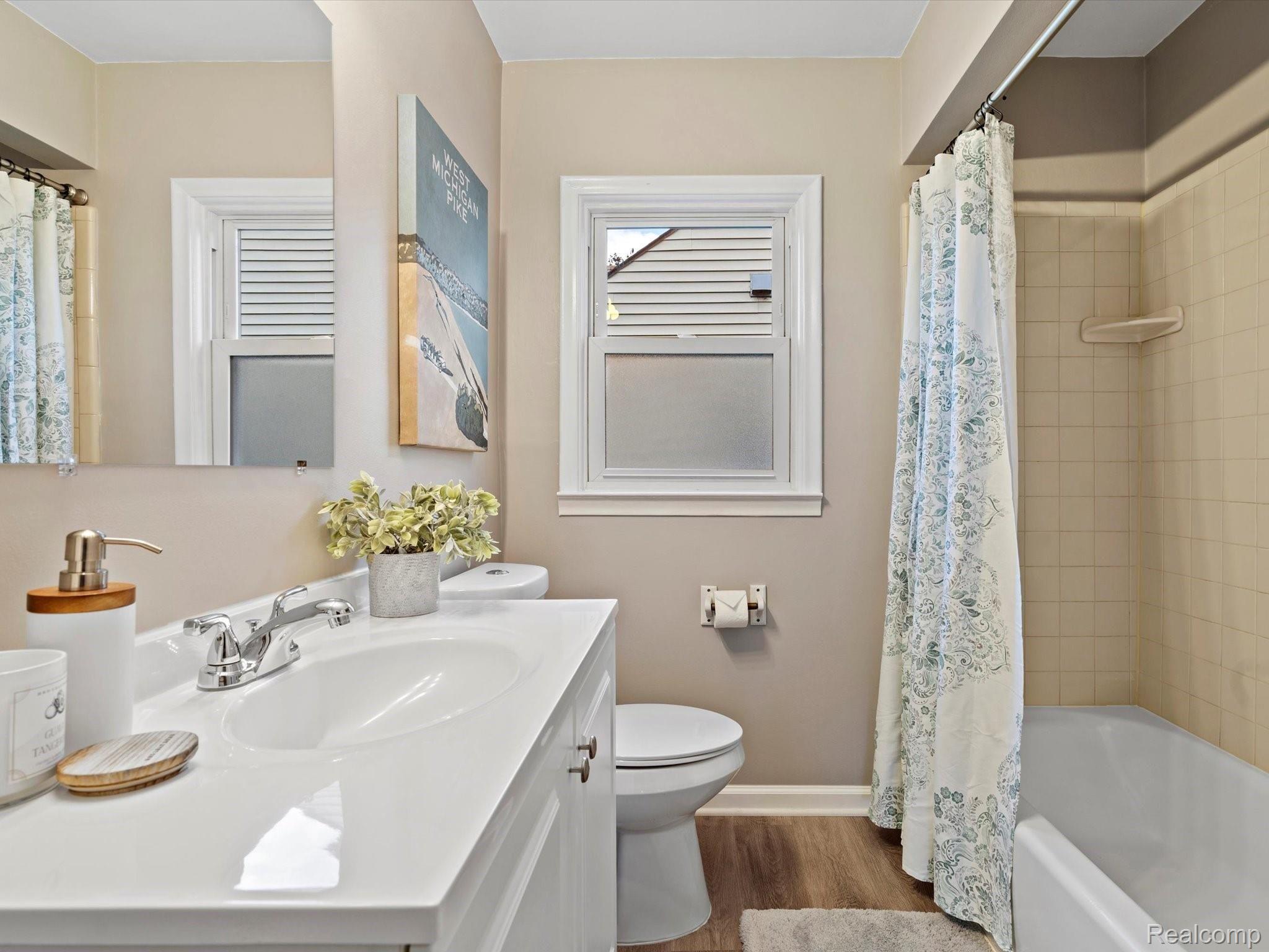 15560 Frazho Road Roseville, MI 48066 - Photo 12 of 17 02-DSC02782.jpg
