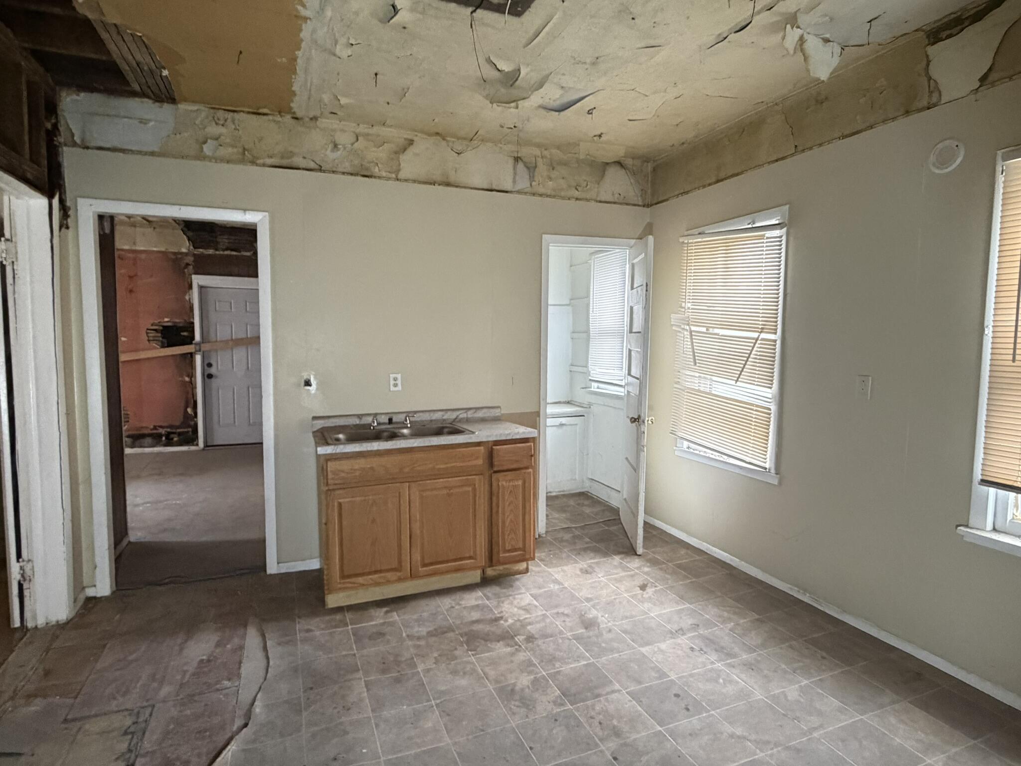 2334 North 9th Street, Unit 2336 Milwaukee, WI 53206 - Photo 12 of 31 2- kitchen.