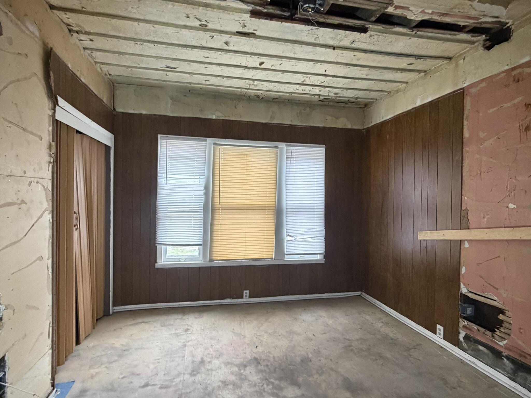 2334 North 9th Street, Unit 2336 Milwaukee, WI 53206 - Photo 13 of 31 2- living room