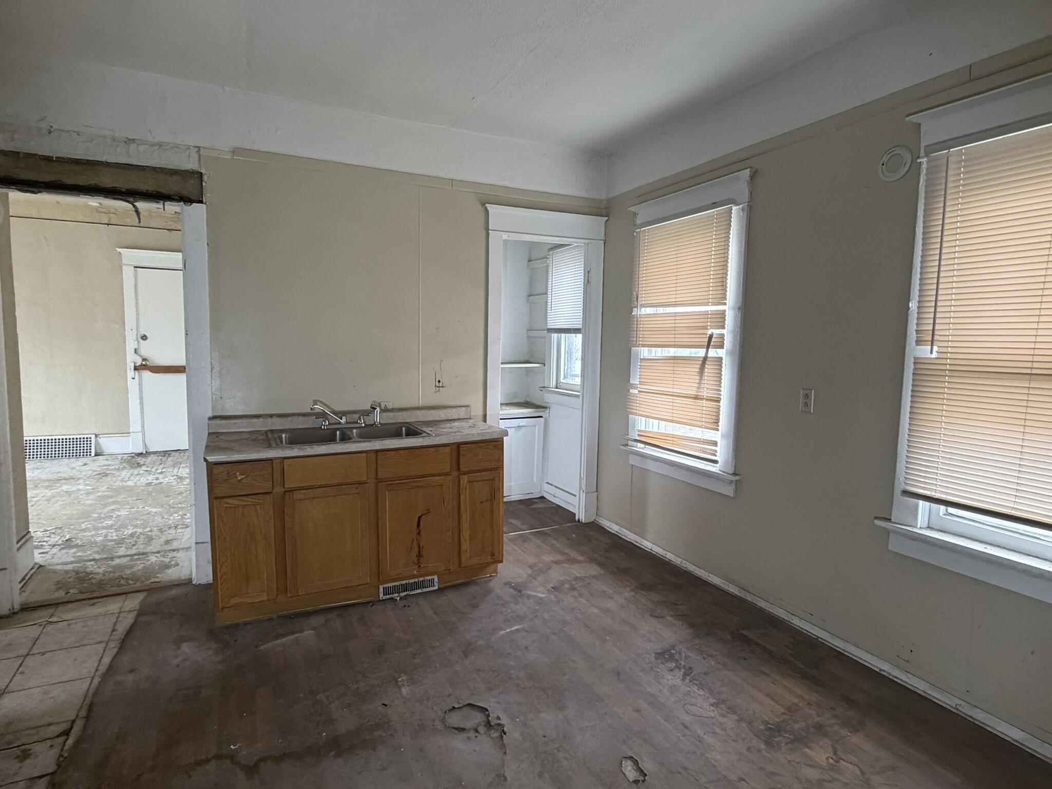 2334 North 9th Street, Unit 2336 Milwaukee, WI 53206 - Photo 18 of 31 3- kitchen