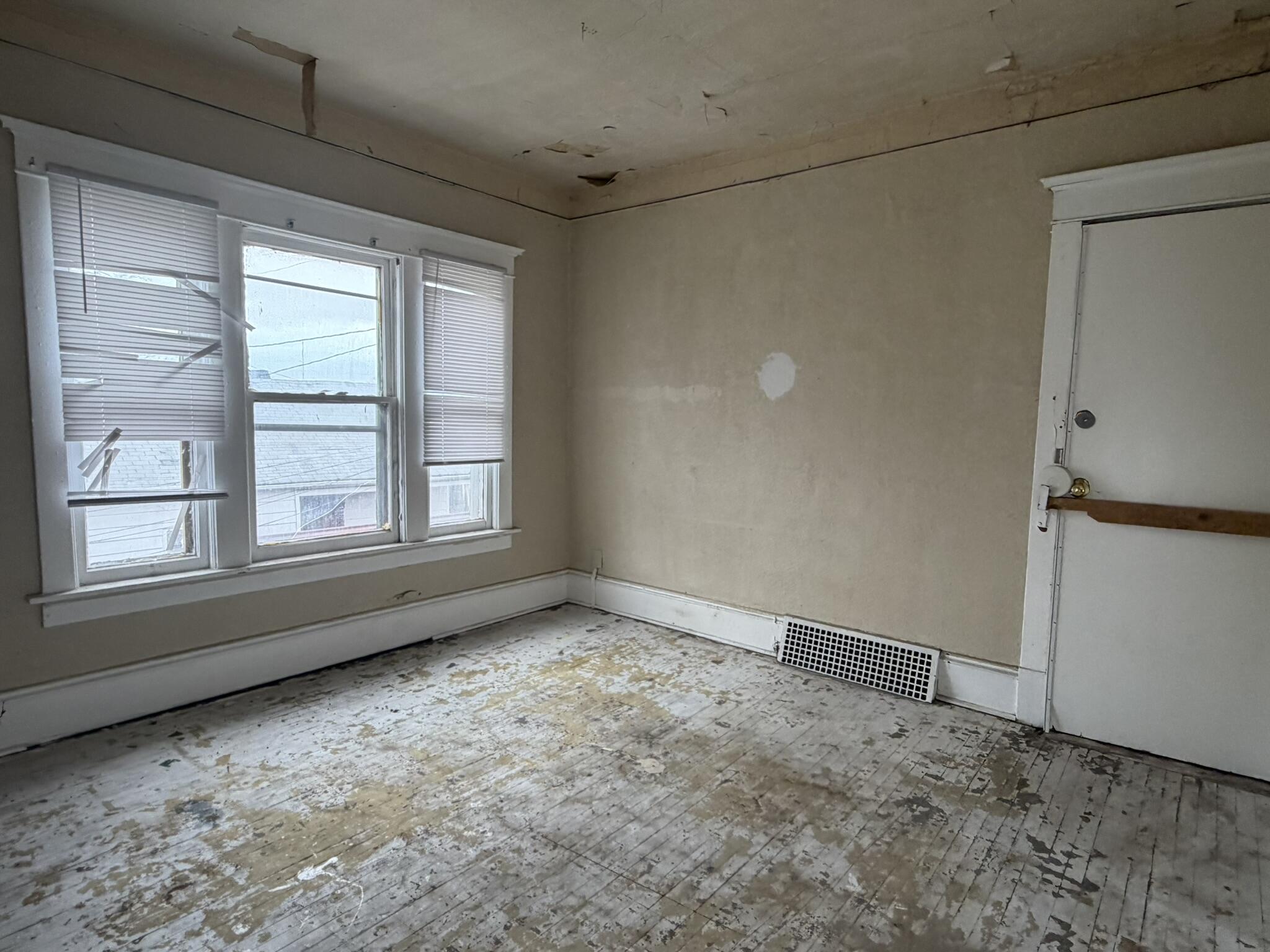 2334 North 9th Street, Unit 2336 Milwaukee, WI 53206 - Photo 19 of 31 3 living room